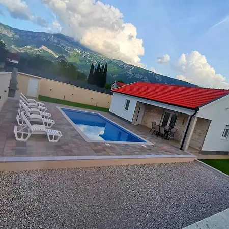 House Maslina 2 *